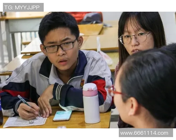 南京篮球队在总决赛中的团队协作展现出色值得称赞的表现分析