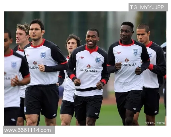 杭州羽毛球队在杯赛中的团队协作表现分析与启示