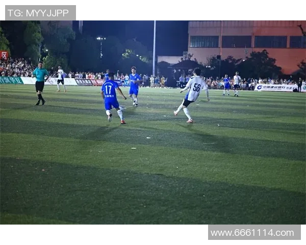 足球明星的日常饮食揭秘：如何通过饮食提升竞技状态与身体素质